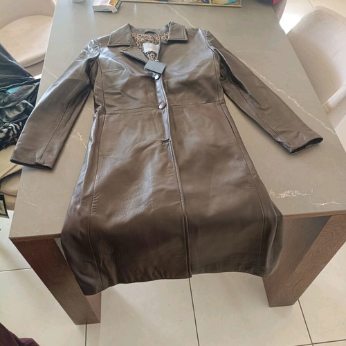 Leather coat new, small size, brown color