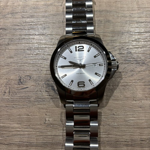 Longines Conquest Quartz 44mm like new, silver men's watch