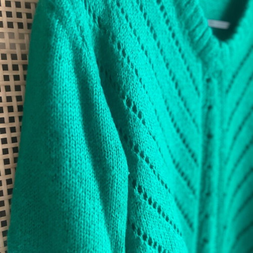 Wool knitted women's green sweater like new with V-neck