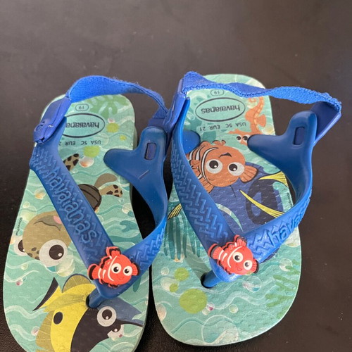 Havaianas children's flip flops size 19 like new, blue