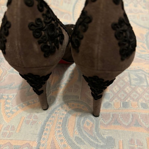 Louboutin shoes like new, size 38