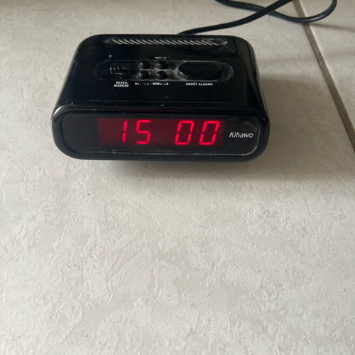Digital bedside alarm clock like new, tabletop