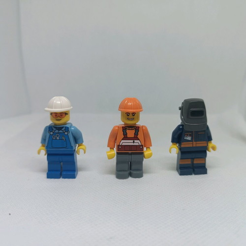 Lego figures 3 pieces like new, workers and engineers