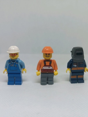 Lego figures 3 pieces like new, workers and engineers