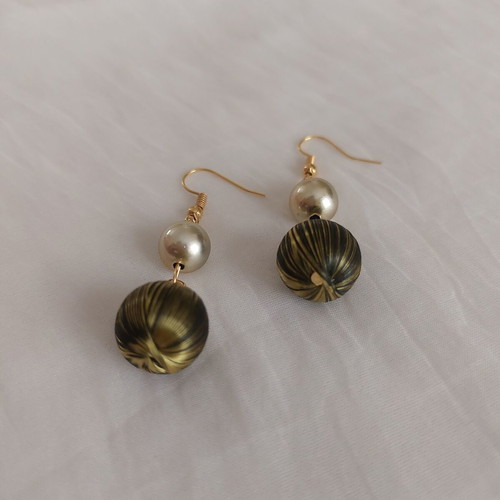 Golden Vintage dangling earrings with pearl and bronze beads