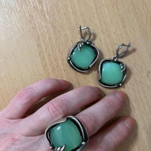 Silver ring and earrings set with green chalcedony like new