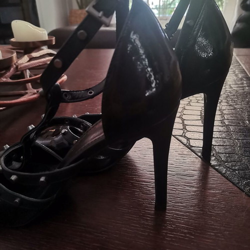 Tamaris black patent leather pumps with studs