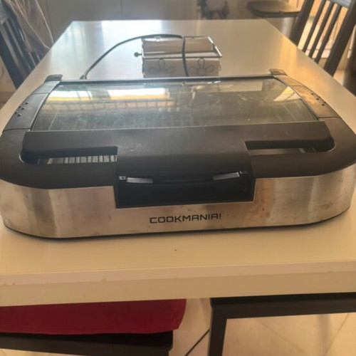 Bbq electric grill with lower grate like new