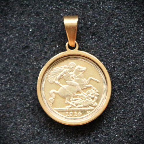 Pendant English Lira 24K gold plated King George in case wreath