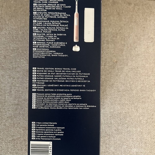 Oral-B Pro Series 1 electric toothbrush, pink, travel edition