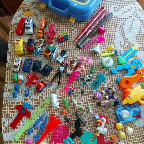 Children's toys used, set of 84 pieces with plastic box
