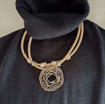 Short necklace used, beige with silver details, length 21.5cm