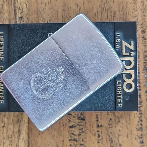 Zippo lighter like new in excellent condition