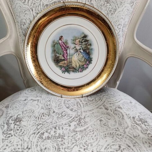Decorative plate vintage style Fragonard romantic scene gold gilt rim like new 29.5 cm