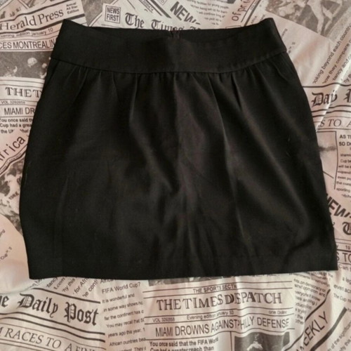Mini black skirt like new, crepe fabric, size L 40 12