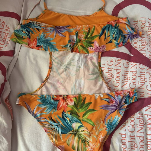 Girls' swimwear set used, 4 pieces with hat, age 8