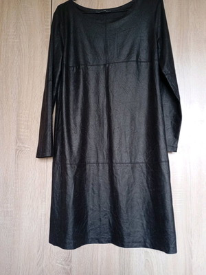 Milla dress size large, slim fit, like new, black
