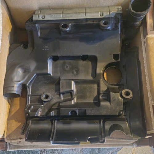 Golf 5 GTI engine cover used in excellent condition