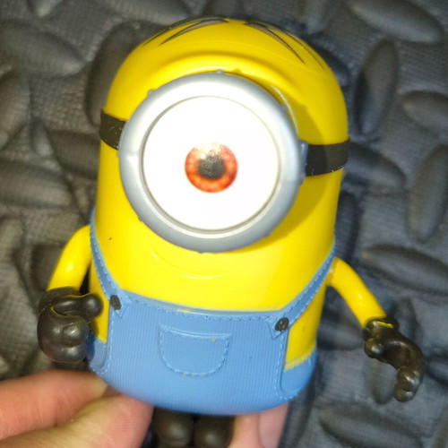 Minions figure 5 cm with button that moves the hand like new
