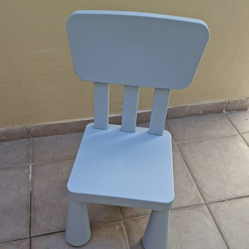 Ikea children's table with two chairs used, good condition