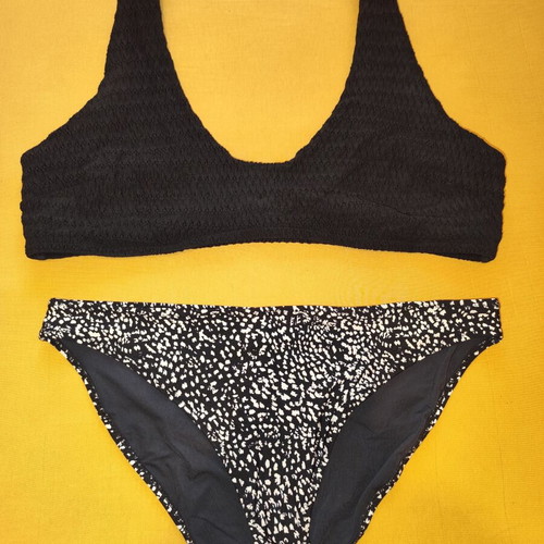 Black and white bikini XL used, comfortable and flattering fit