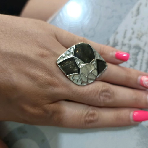 Adjustable ring like new, black and silver