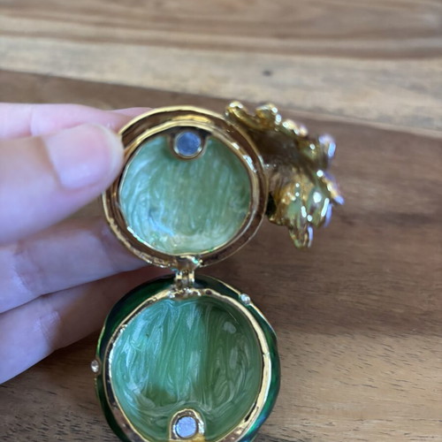 Vintage small enamel and metal box like new