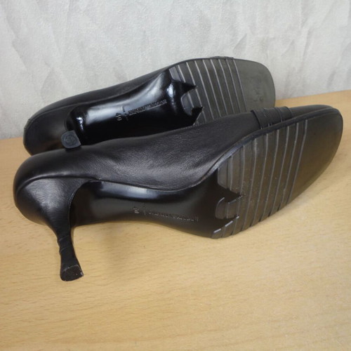 Emporio Armani women's high heel shoes size 40 like new, black leather