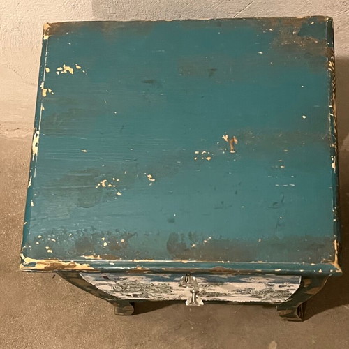 Inart vintage bedside table like new with 2 drawers