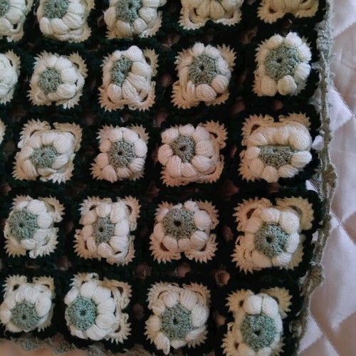 Handmade pillow cases new, set of 2 with daisy pattern