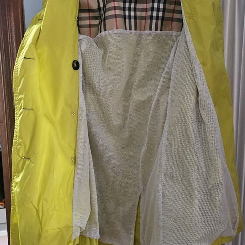 Burberry coat like new, lemon color, size S