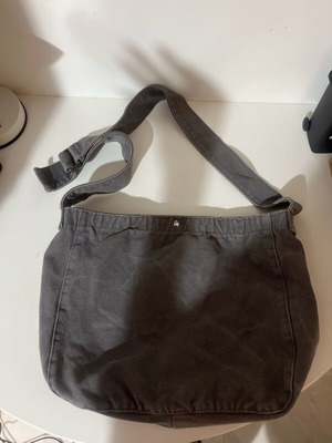 Gray messenger bag like new with large capacity