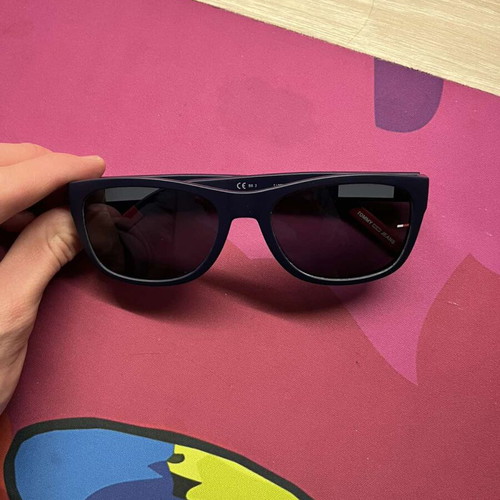 Tommy Hilfiger black sunglasses like new