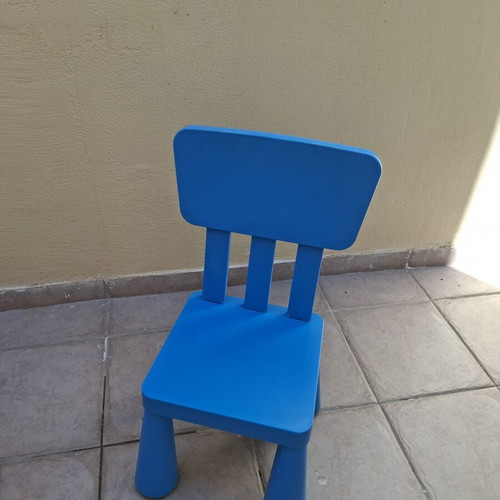 Ikea children's table with two chairs used, good condition