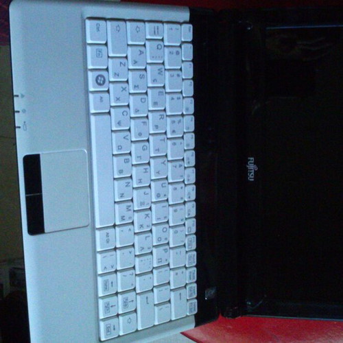 Fujitsu mini laptop 10.1 inch, Intel Atom N280, 1GB RAM, 160GB HDD, Windows 7 Pro