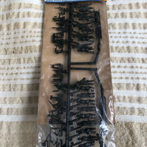 Rocco HO Model Miniatures Minitanks infantry combat group like new