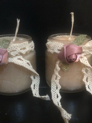 Candles in small glass jars set of 2 like new