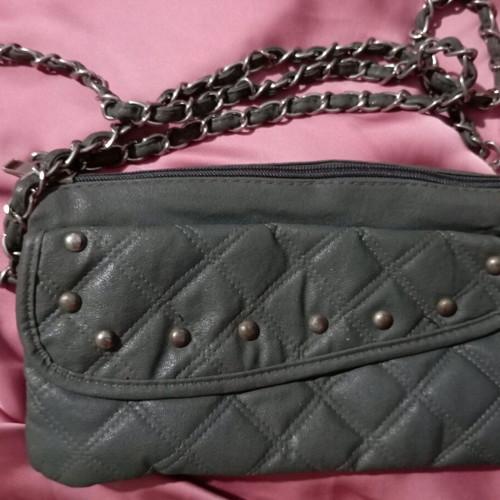 Shoulder bag used, grey leather with detachable chain