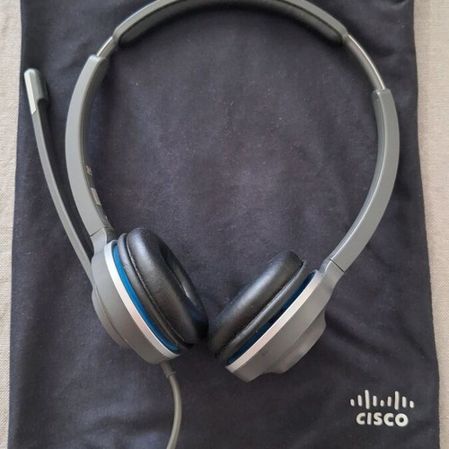 Cisco W-532 wired headphones with noise cancelling and carrying pouch