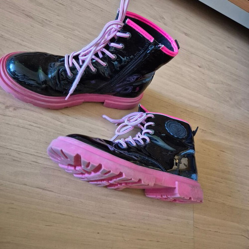 Primigi girls' black patent boots like new, size 33
