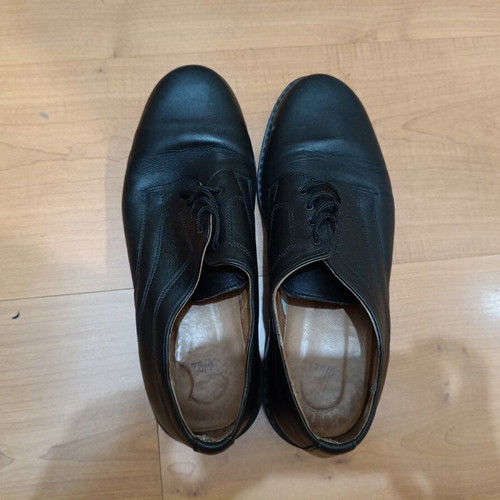 Black scarpe slightly used, size 42