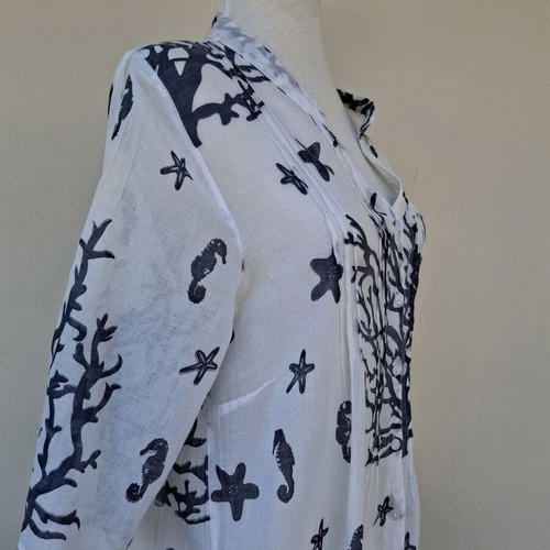 Tunic with coral design like new, sizes M-L, white and blue