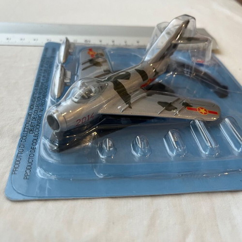 MIG 17 Vietnam jet model kit Italeri 1:100 new