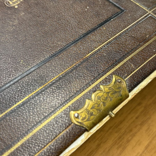 Photo album for thick cardboard photos used, shutter broken