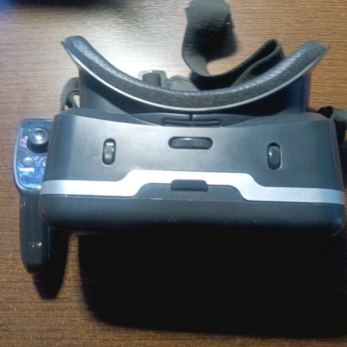 Virtual reality glasses with Bluetooth remote control used
