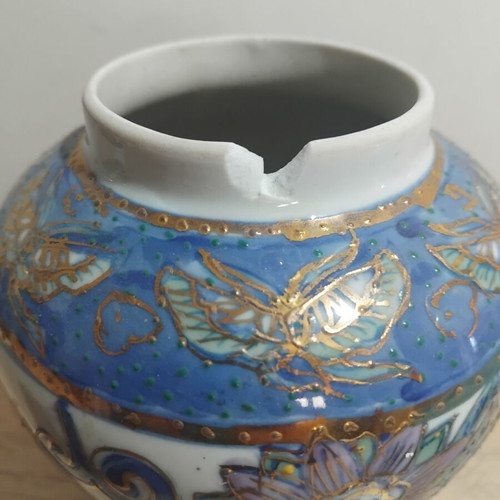 Decorative vase with Delf-type lid used, small chips