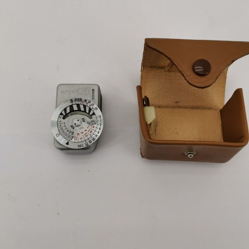 Argus L44 light meter used with case functional