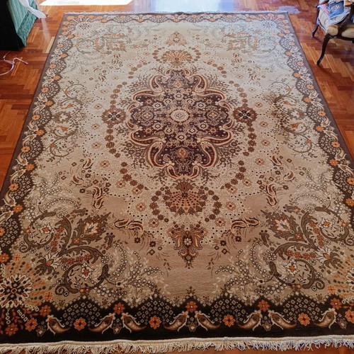 Wool rug used 2.5x3.4 meters with vivid colors