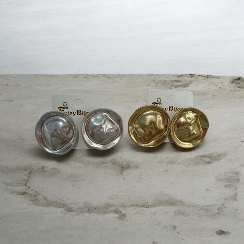 Skiloularkia earrings new