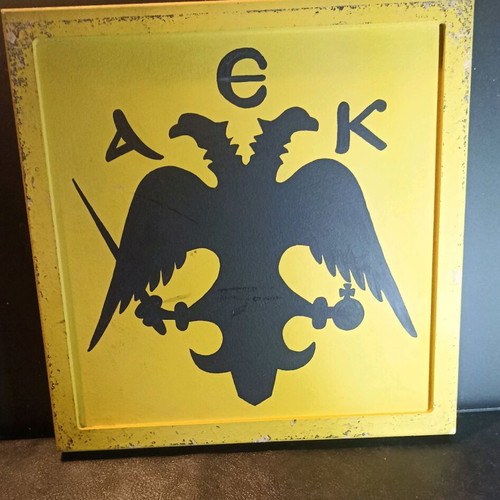 Vintage AEK Wooden Frame collectible, like new, 25x25 cm